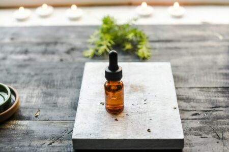 Jak zrobić peeling z olejkami eterycznymi? Porady na aromaterapeutyczne złuszczanie