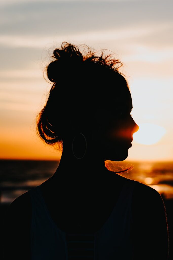 Wybór odpowiednich produktów do stylizacji messy bun