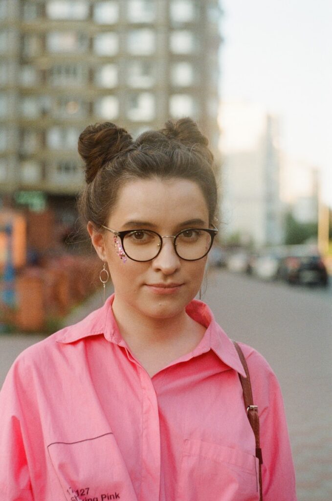 Czym są "space buns" i dlaczego są tak popularne?