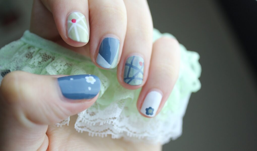Jak zrobić wężową skórę na paznokciach? Krok po kroku do zjawiskowego manicure