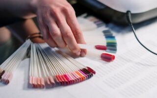 Jak zrobić szablony na paznokcie? Twój przewodnik do idealnego manicure