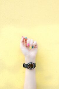 Inspiracje i trendy w tęczowym manicure