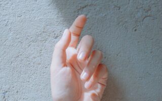 Co zrobić, gdy żółkną paznokcie? Skuteczne metody na zdrowy i piękny manicure