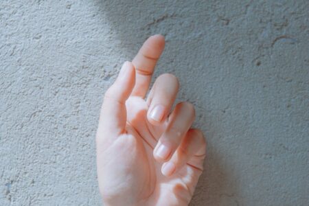 Co zrobić, gdy żółkną paznokcie? Skuteczne metody na zdrowy i piękny manicure
