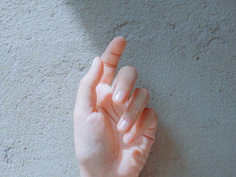Co zrobić, gdy żółkną paznokcie? Skuteczne metody na zdrowy i piękny manicure
