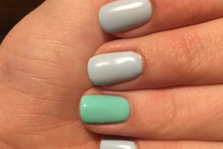 Jak zrobić krople rosy na paznokciach? Przepis na unikalny manicure w domu