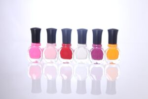 Jak wybrać odpowiednie lakiery do szybkiego manicure?