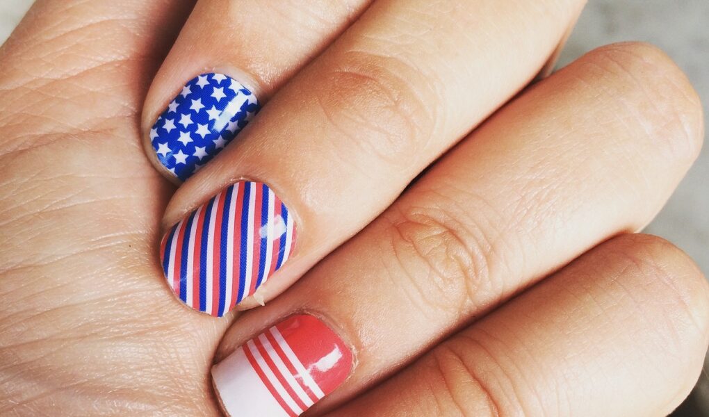 Jak zrobić geometryczne paznokcie? Proste triki dla perfekcyjnego manicure