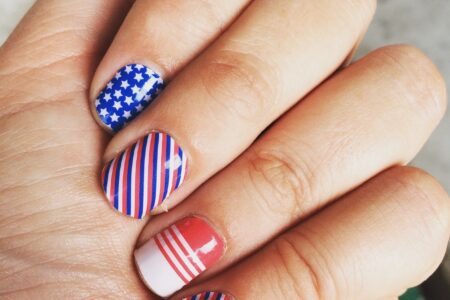 Jak zrobić geometryczne paznokcie? Proste triki dla perfekcyjnego manicure