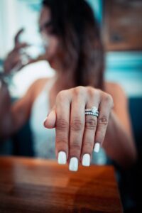Przygotowanie paznokci przed świątecznym manicure