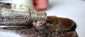 Narzędzia i materiały potrzebne do geometrycznego manicure