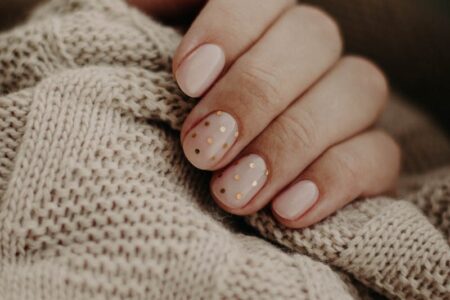 Jak zrobić paznokcie na święta? Przepis na idealny manicure świąteczny - nie przegap!