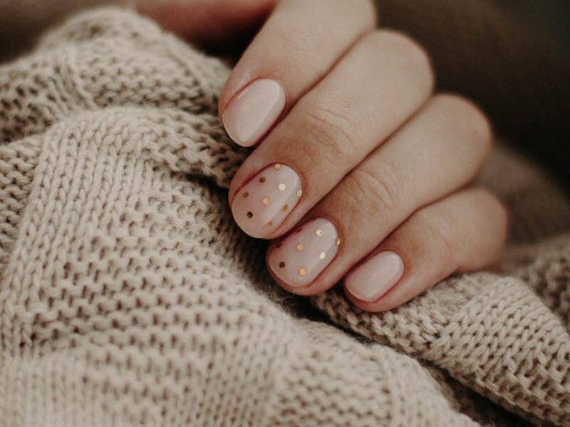 Jak zrobić paznokcie na święta? Przepis na idealny manicure świąteczny - nie przegap!
