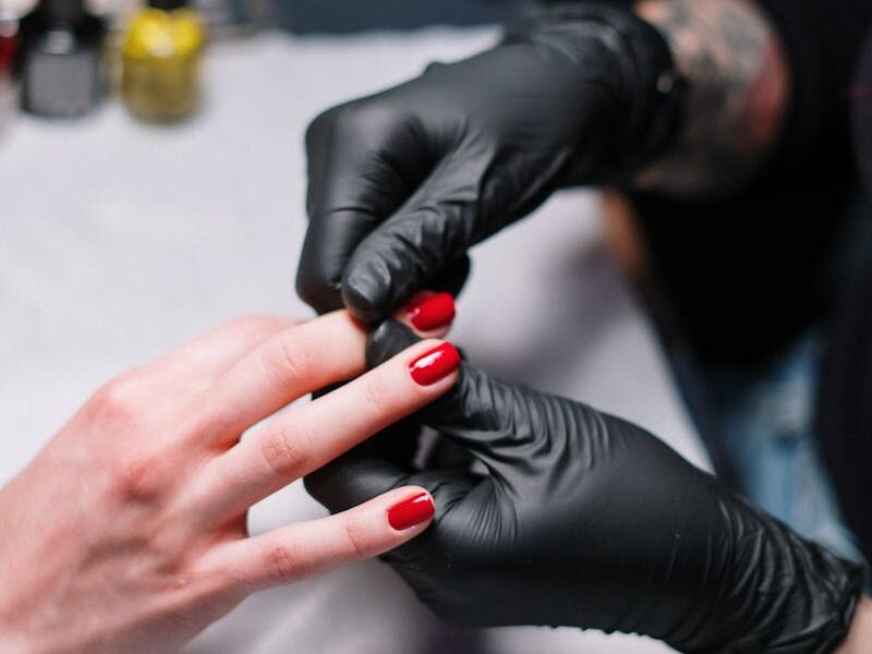 Jak zrobić kokardki na paznokciach? Zrób uroczy manicure w kilka chwil