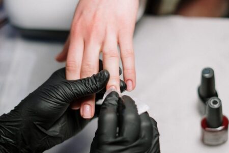 Jak dobrze zrobić paznokcie żelowe? Zaskakujące porady dla perfekcyjnego manicure