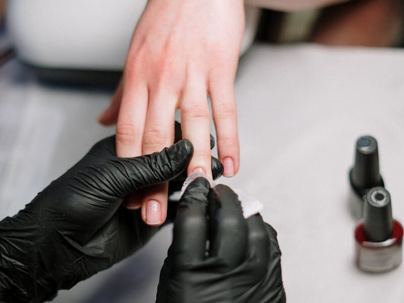 Jak dobrze zrobić paznokcie żelowe? Zaskakujące porady dla perfekcyjnego manicure