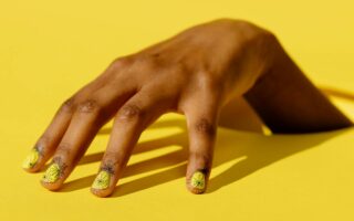 Jak zrobić stemple na paznokciach hybrydowych? Krok po kroku do perfekcyjnego manicure!