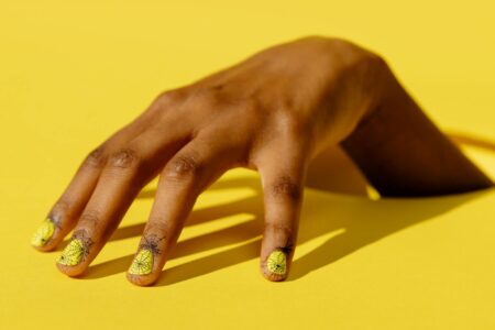Jak zrobić stemple na paznokciach hybrydowych? Krok po kroku do perfekcyjnego manicure!