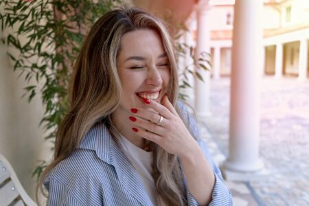 Jak zrobić paznokcie w szpic? Proste triki na stylowy manicure w szpic