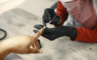 Co zrobić, jak odpadnie paznokieć żelowy? Ratunek dla paznokci żelowych