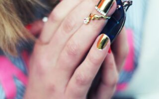 Jak zrobić kocie oko na paznokciach Neonail? Przepis na hipnotyzujący manicure
