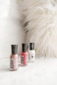 Usuwanie manicure hybrydowego Indigo: jak zrobić to zdrowo