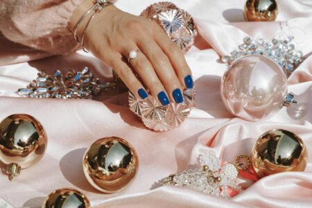 Jak zrobić galaktykę na paznokciach? Krok po kroku do kosmicznego manicure!