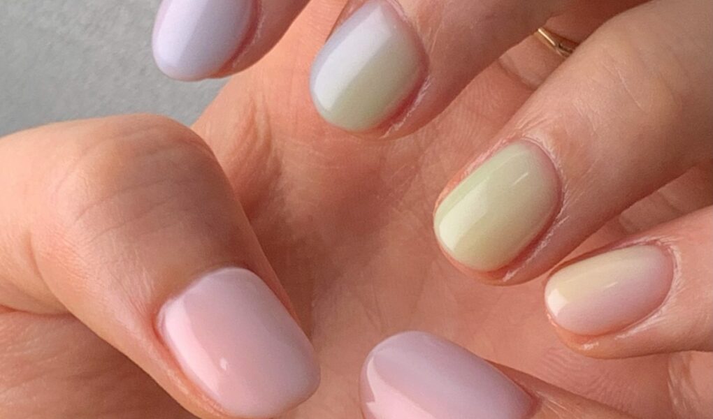 Jak zrobić Mikołaja na paznokciach? Krok po kroku do świątecznego manicure!