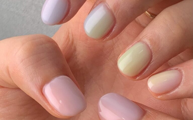 Jak zrobić Mikołaja na paznokciach? Krok po kroku do świątecznego manicure!