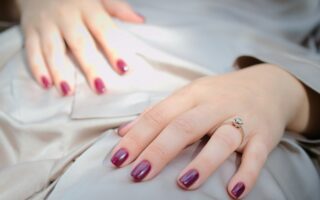 Jak zrobić romby na paznokciach? Krok po kroku do stylowego manicure