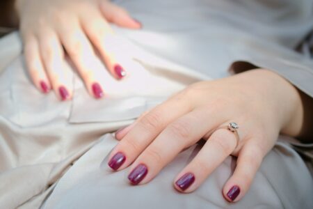 Jak zrobić romby na paznokciach? Krok po kroku do stylowego manicure