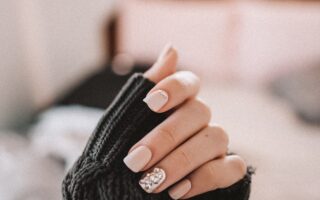 Jak zrobić diament na paznokciach? Krok po kroku do blasku na wyciągnięcie dłoni!