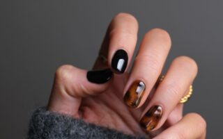 Jak zrobić centki pantery na paznokciach? Krok po kroku do dzikiego manicure