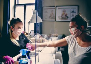 Przygotowanie paznokci do manicure z pyłkiem