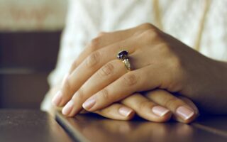 Jak zrobić french na paznokciach żelowych? Sekrety perfekcyjnego manicure'u czekają!